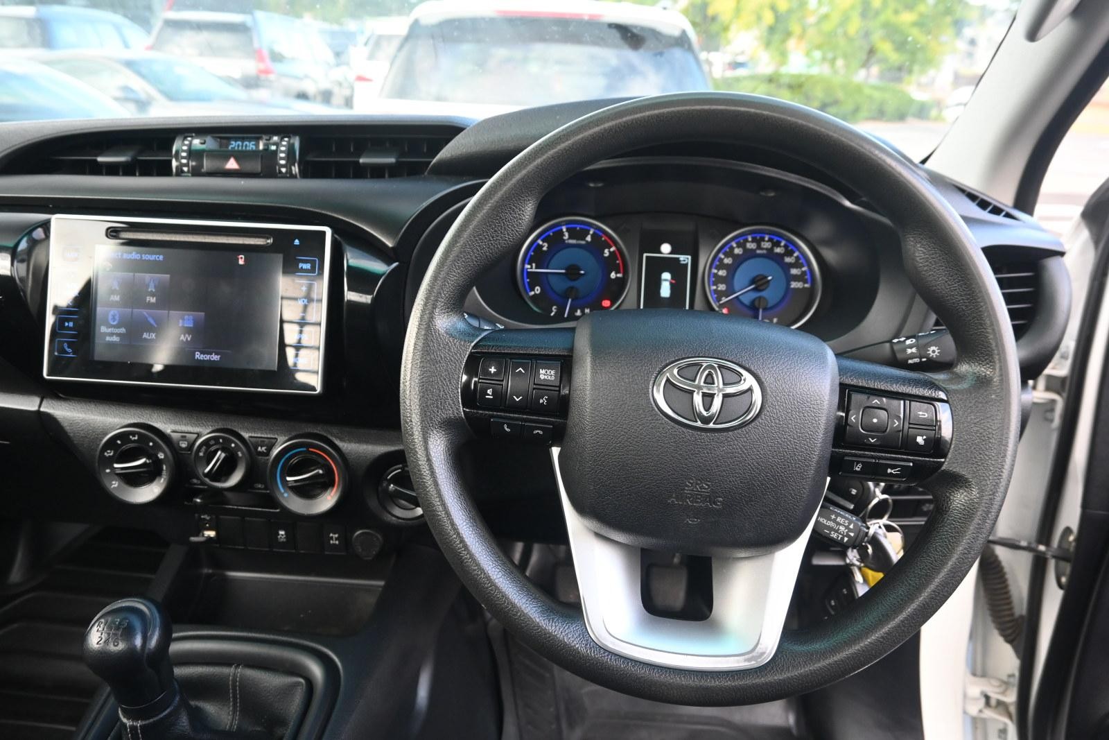 Toyota Hilux image 4