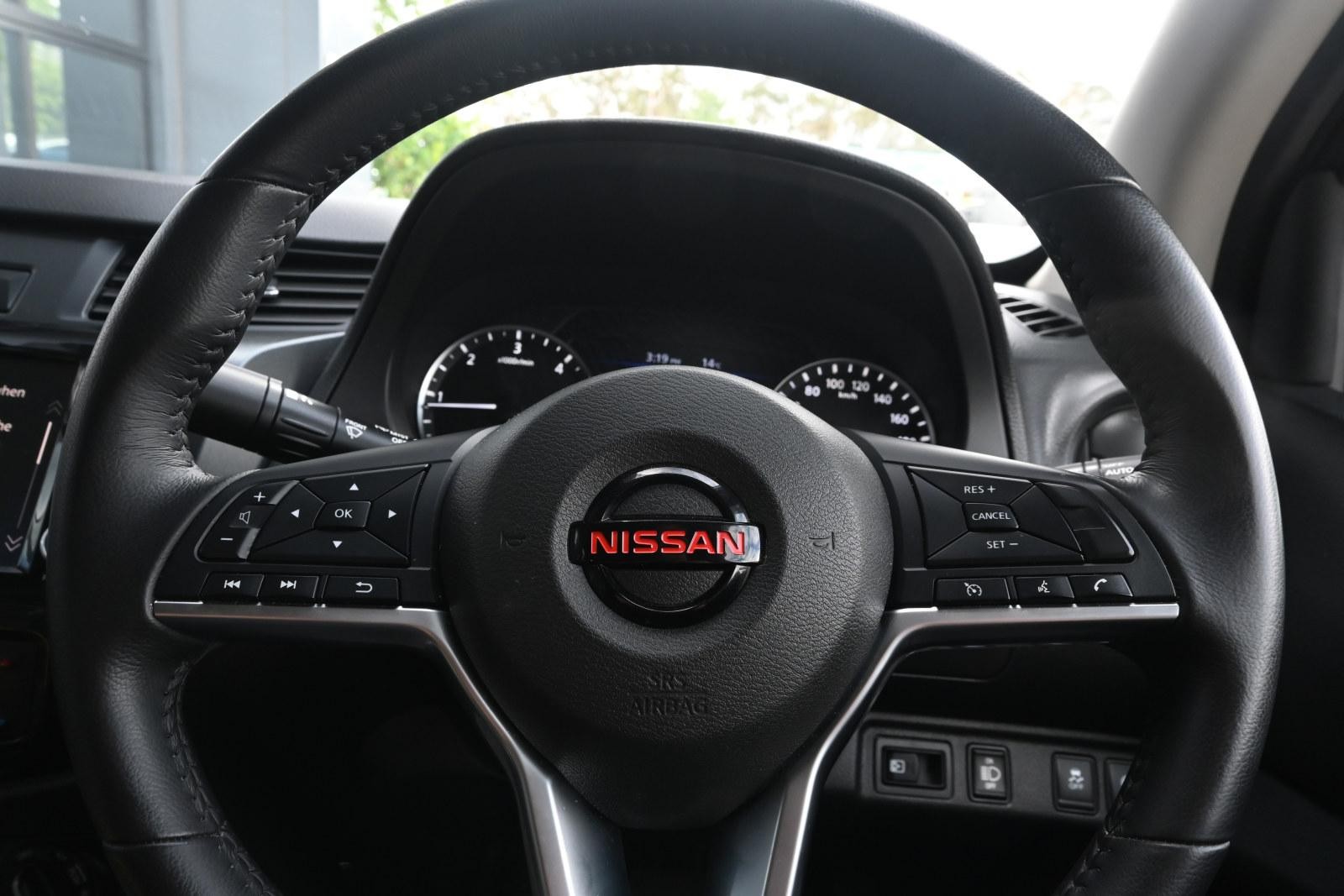 Nissan Navara image 4