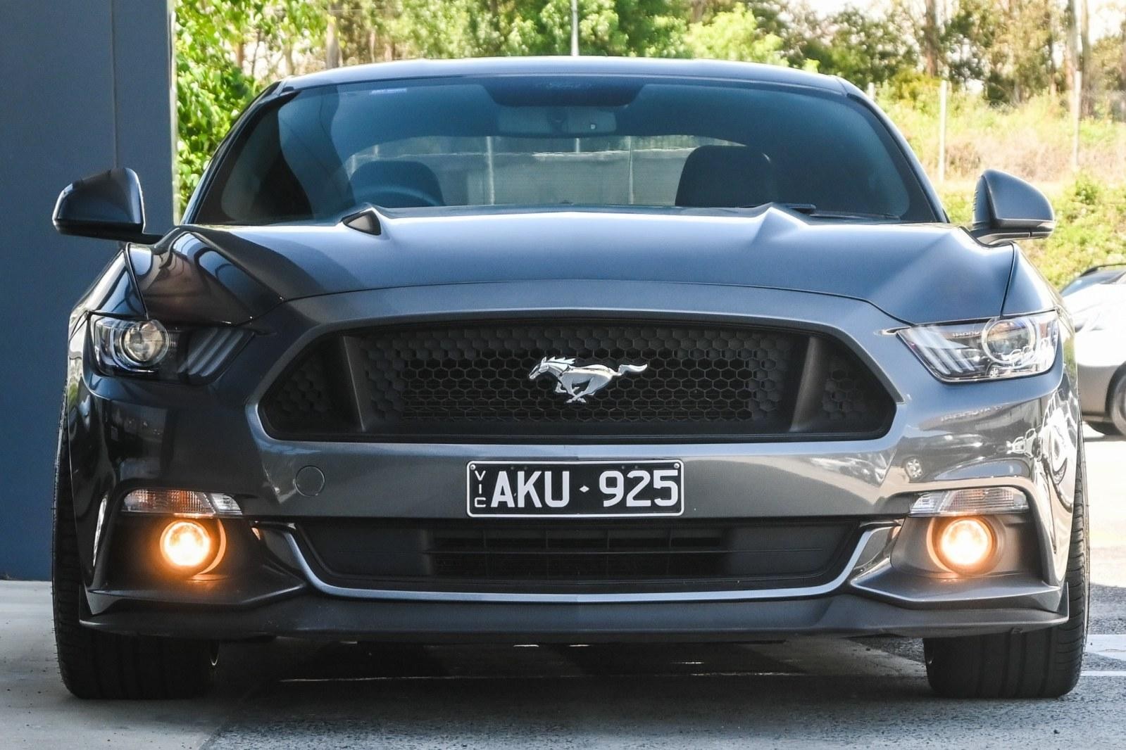 Ford Mustang image 2