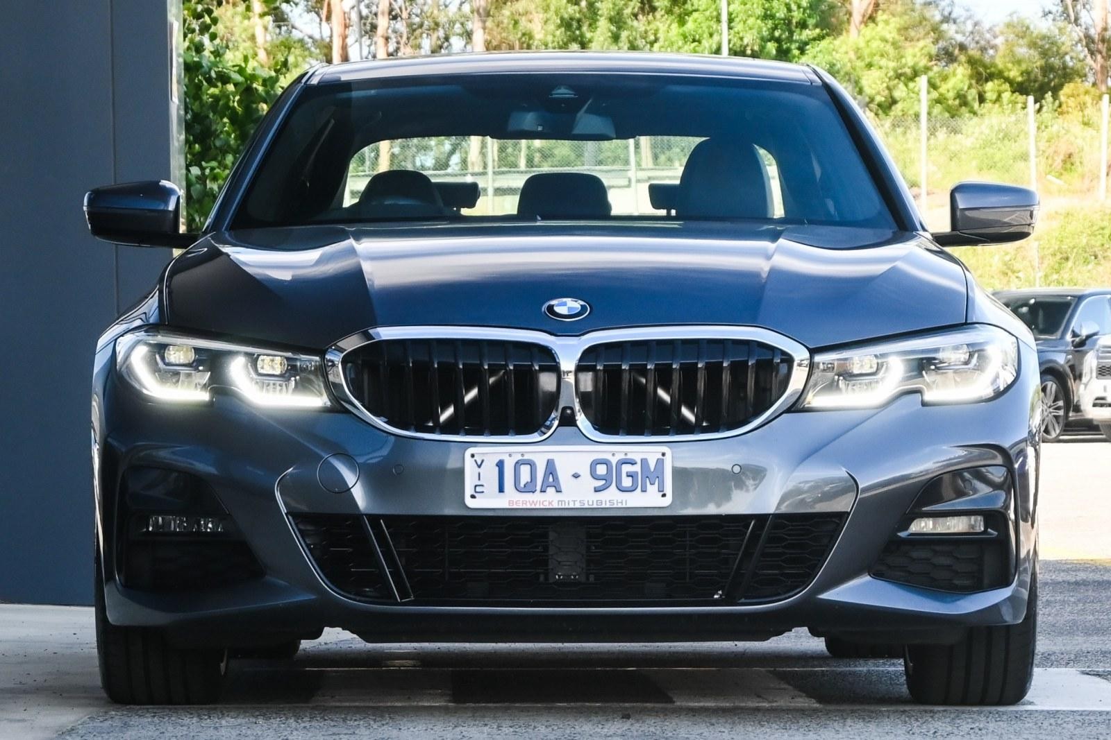 BMW 3 Series image 2