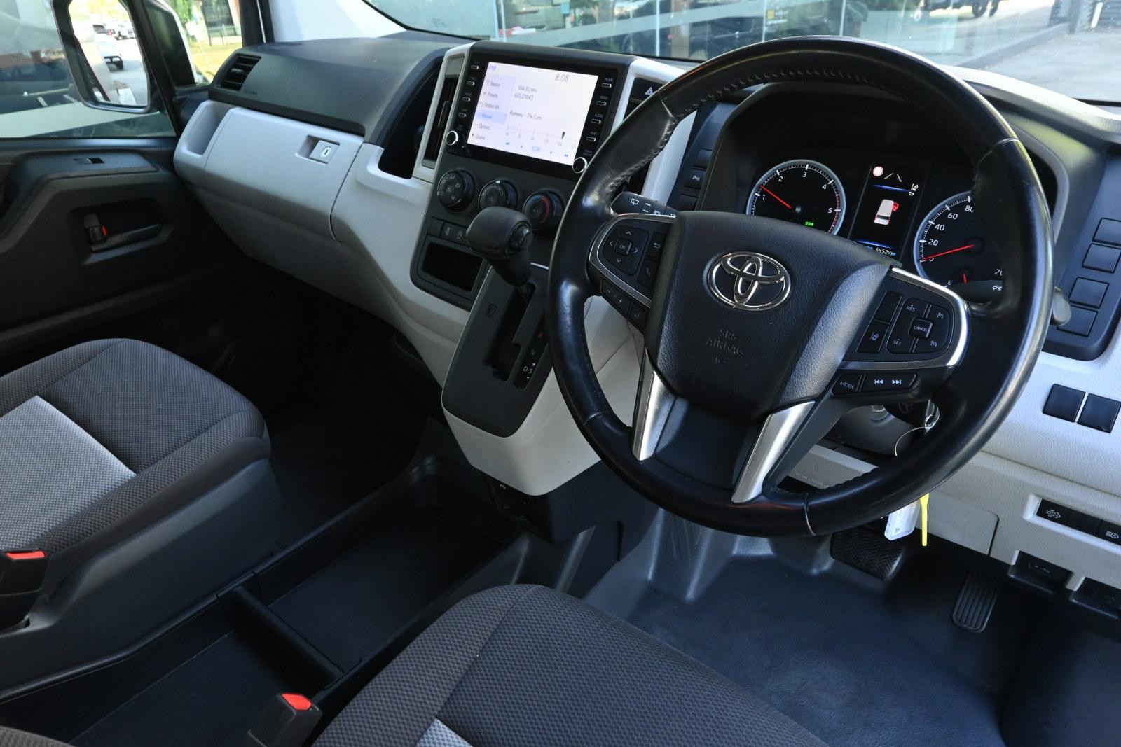 Toyota Hiace image 3