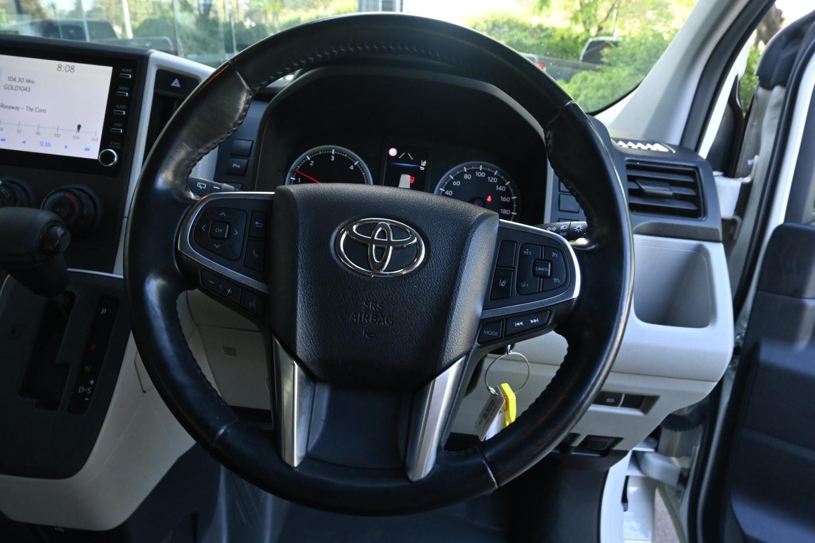 Toyota Hiace image 4