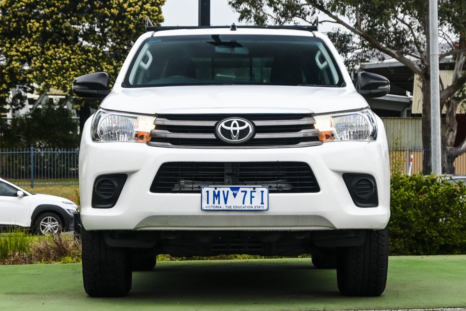 Toyota Hilux image 2