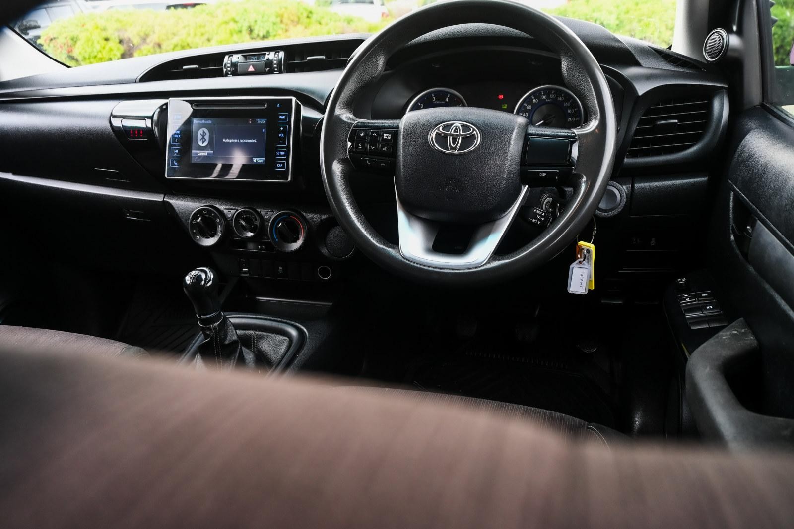 Toyota Hilux image 3