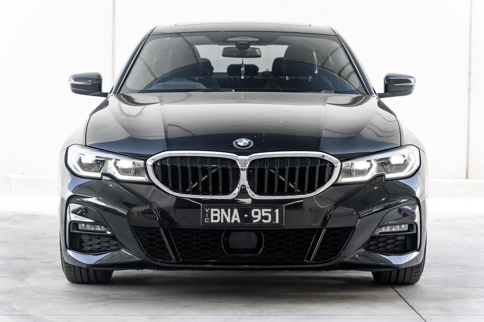 BMW 3 Series image 2