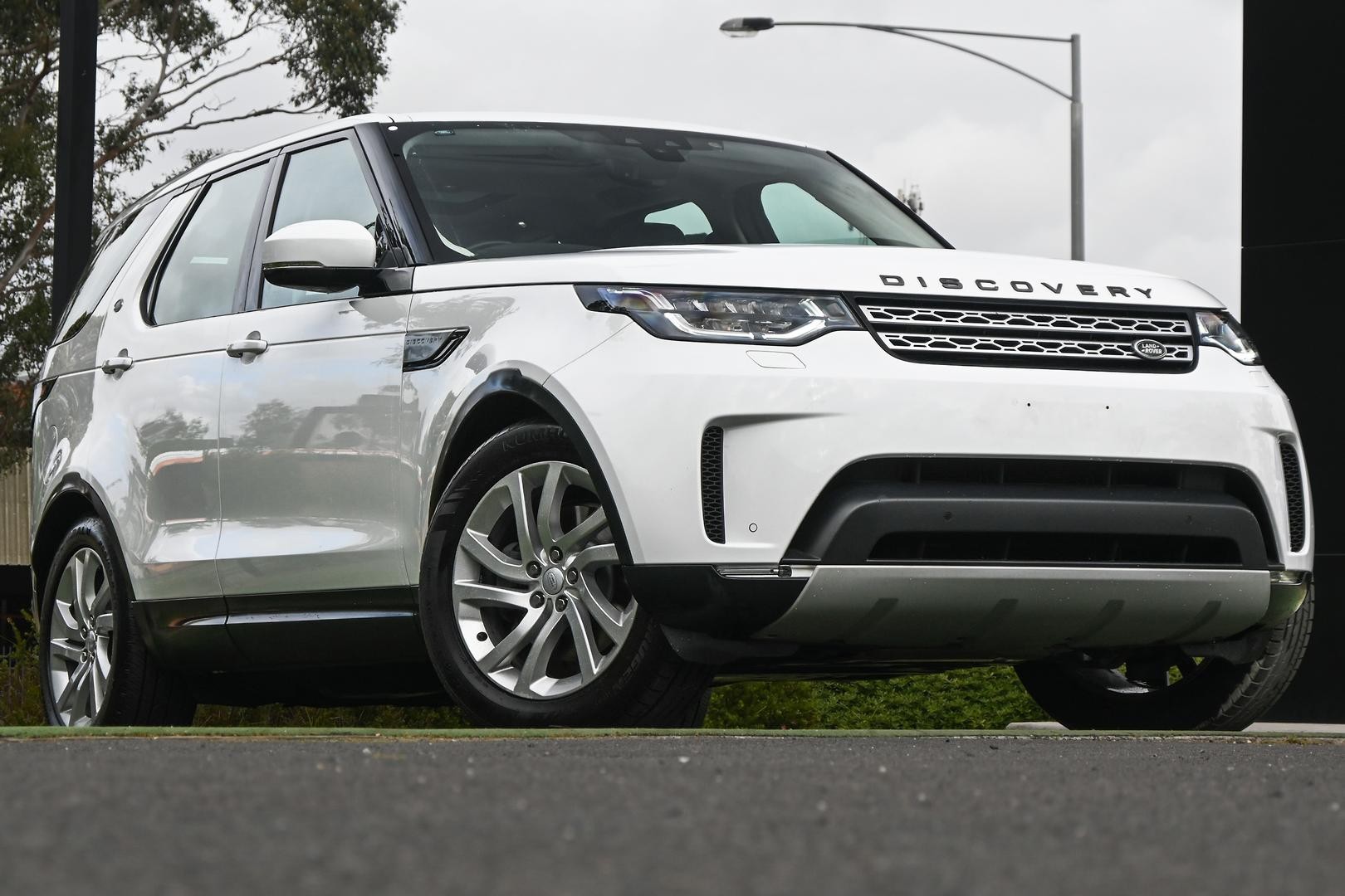 Land Rover Discovery image 1