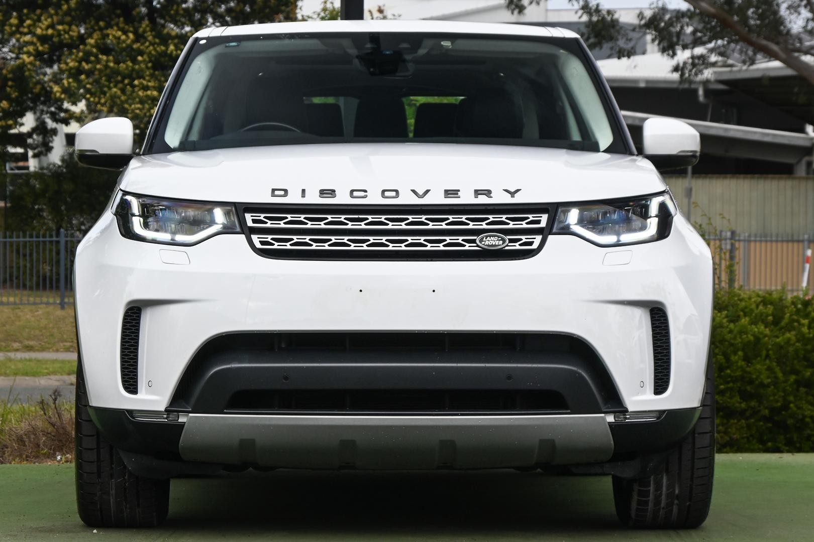 Land Rover Discovery image 2