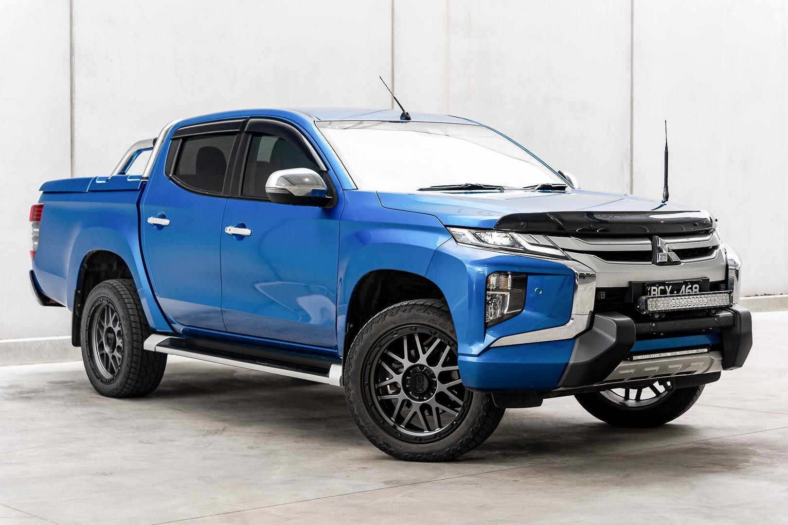 Mitsubishi Triton image 1