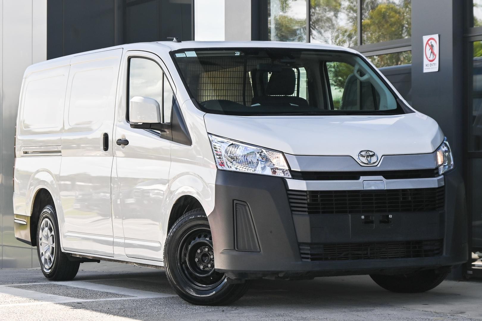 Toyota Hiace image 1