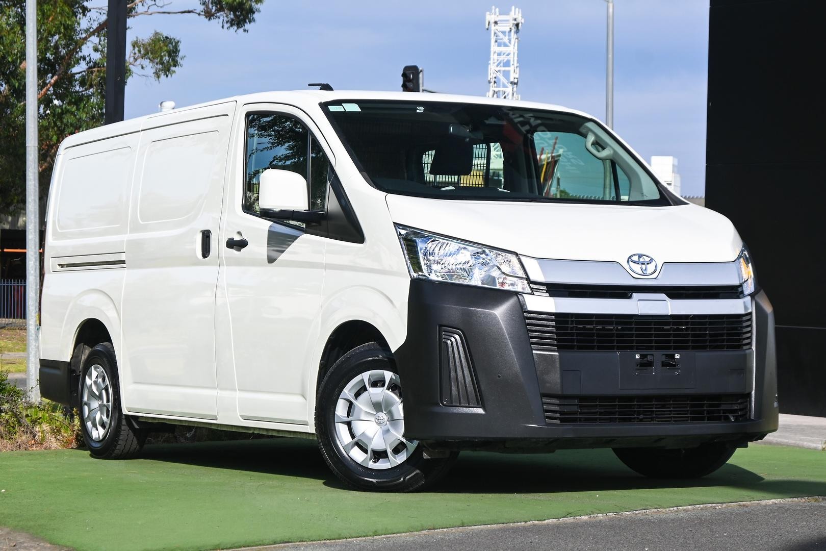 Toyota Hiace image 1