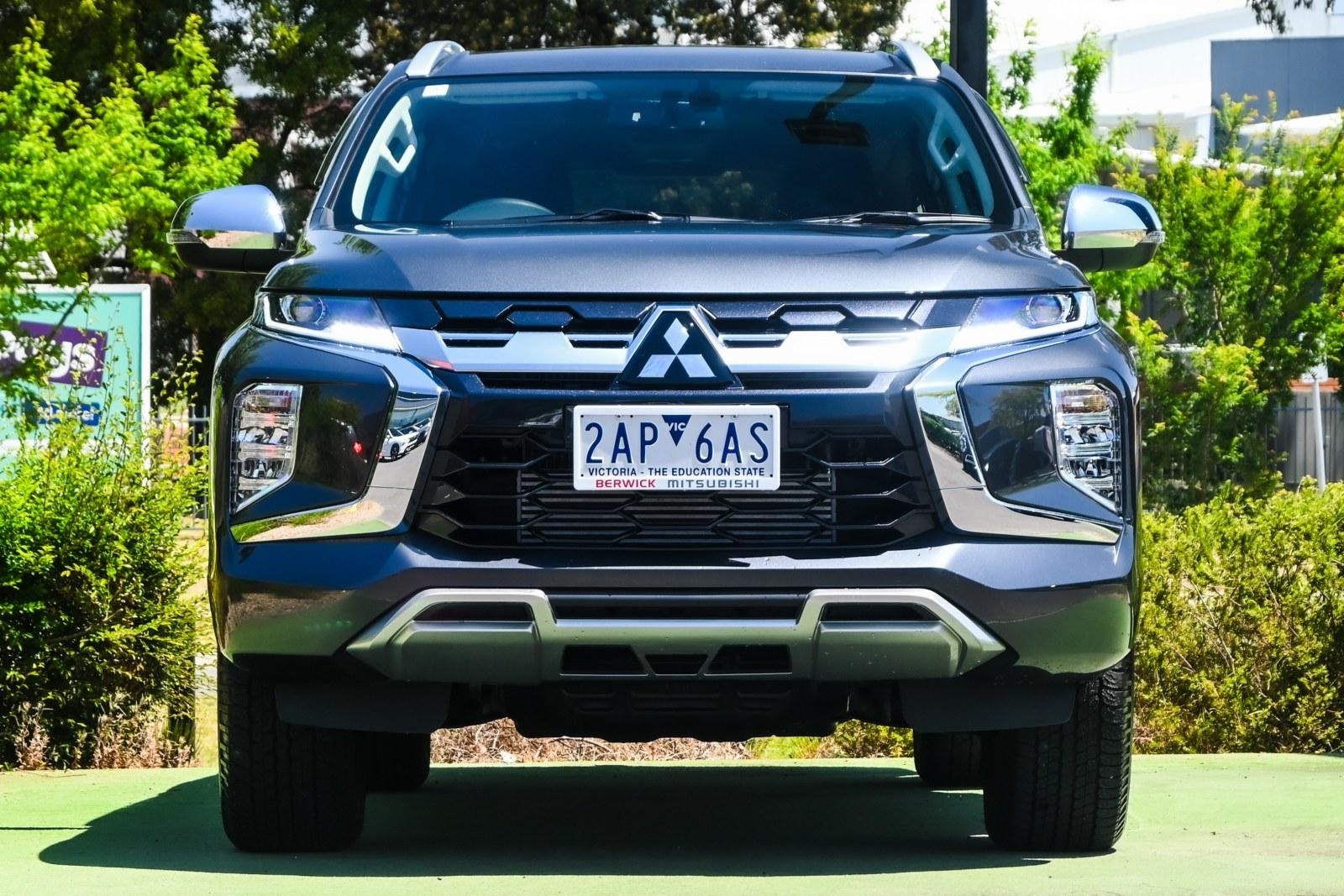 Mitsubishi Pajero Sport image 2