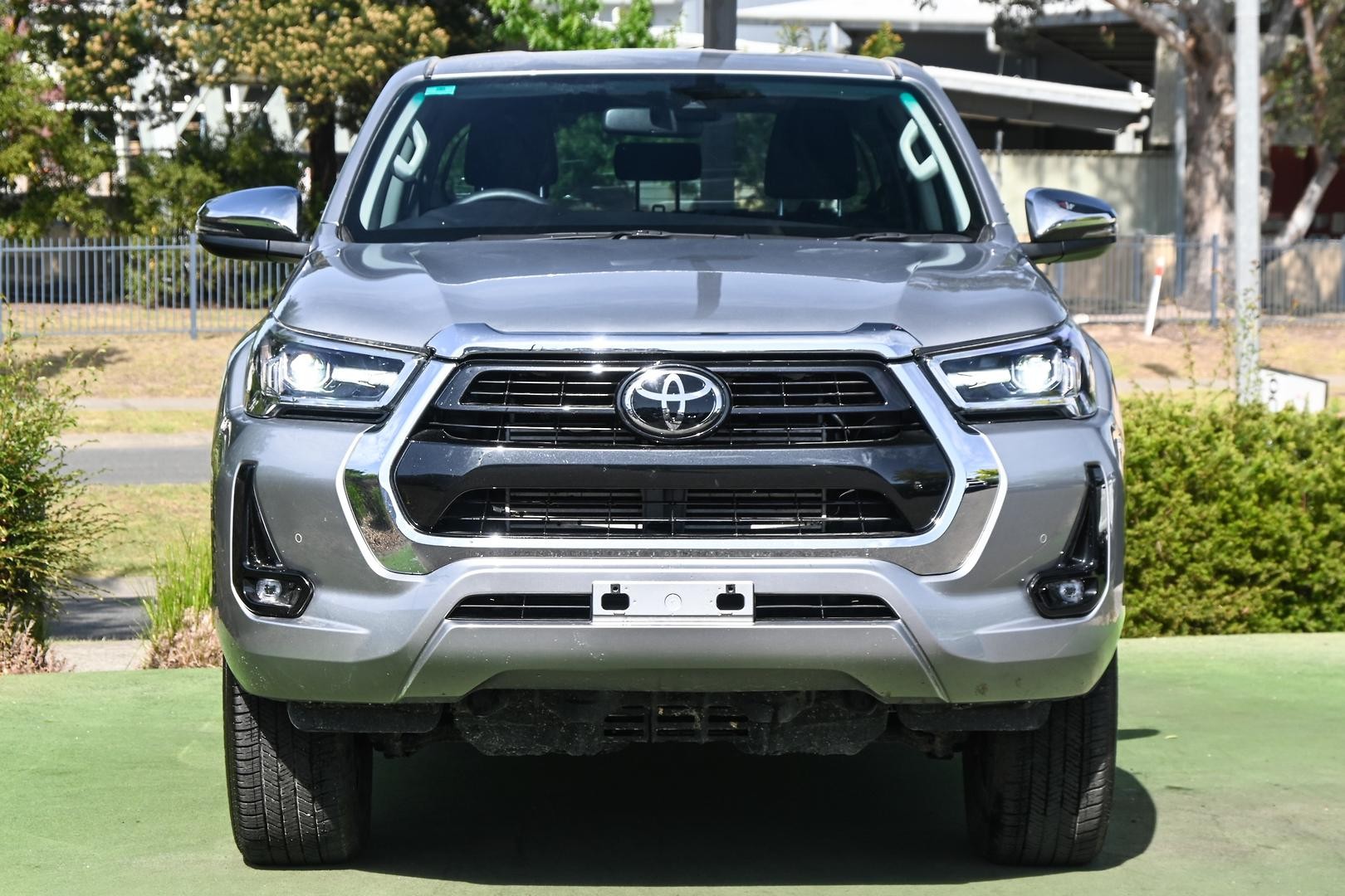 Toyota Hilux image 2