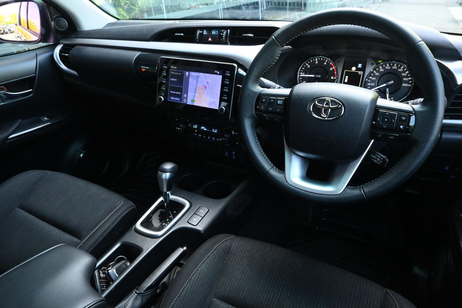 Toyota Hilux image 3