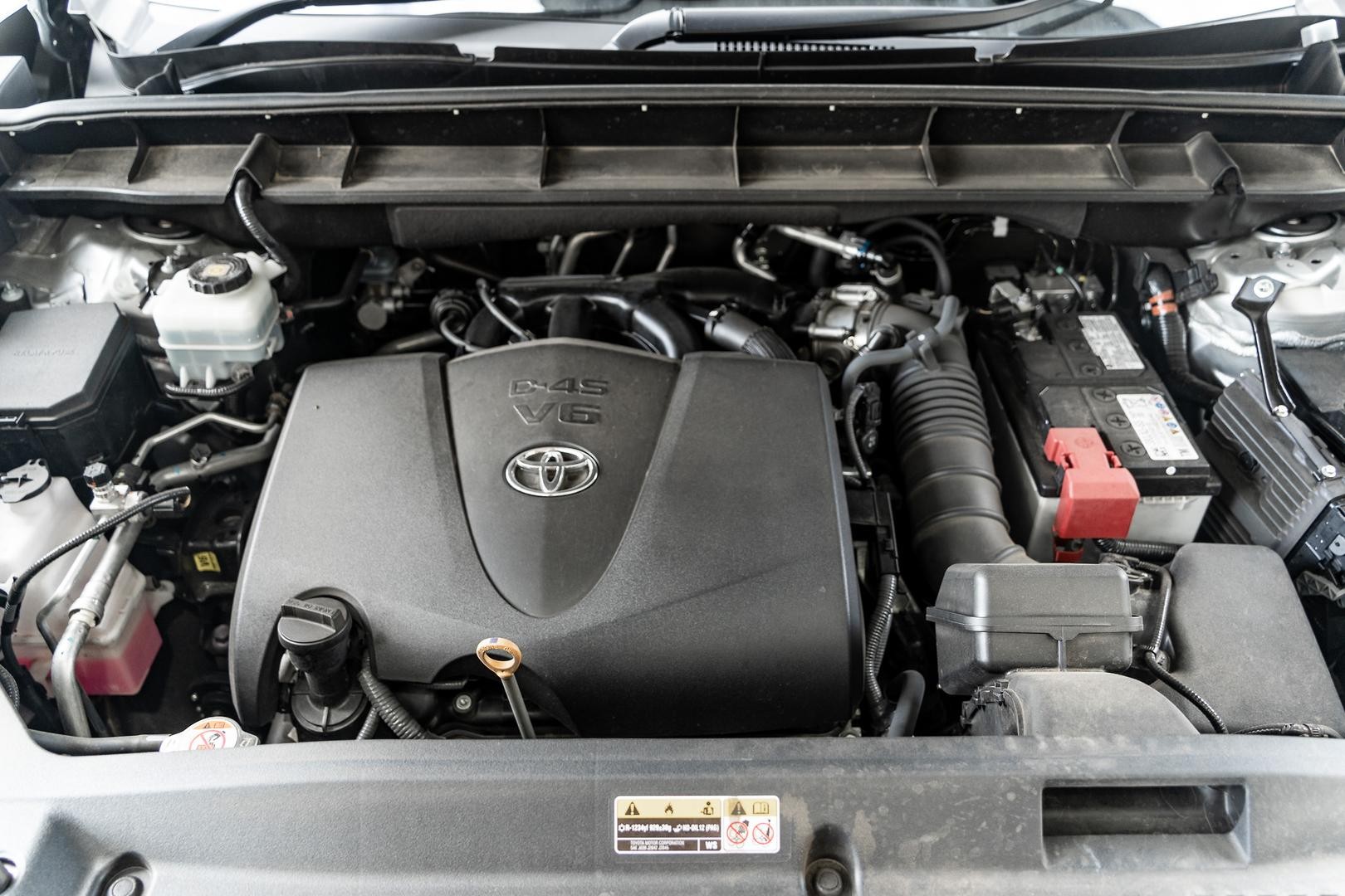 Toyota Kluger image 4