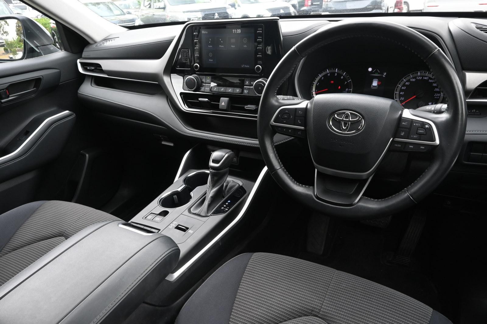 Toyota Kluger image 3