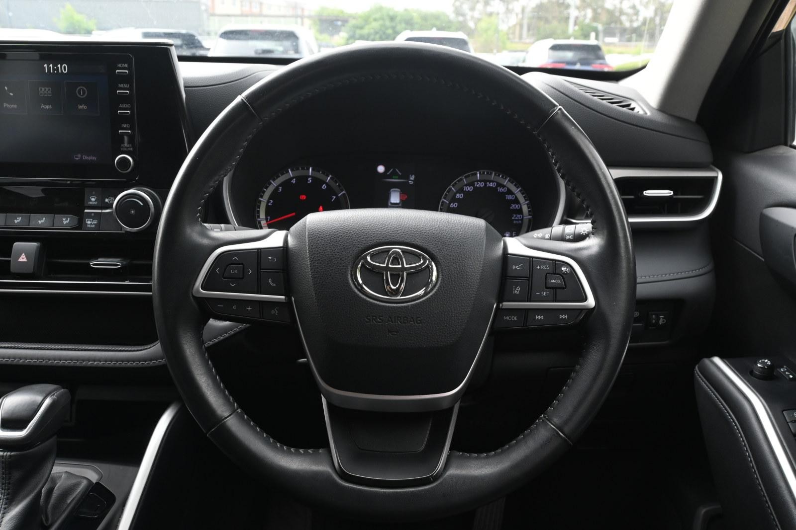 Toyota Kluger image 4