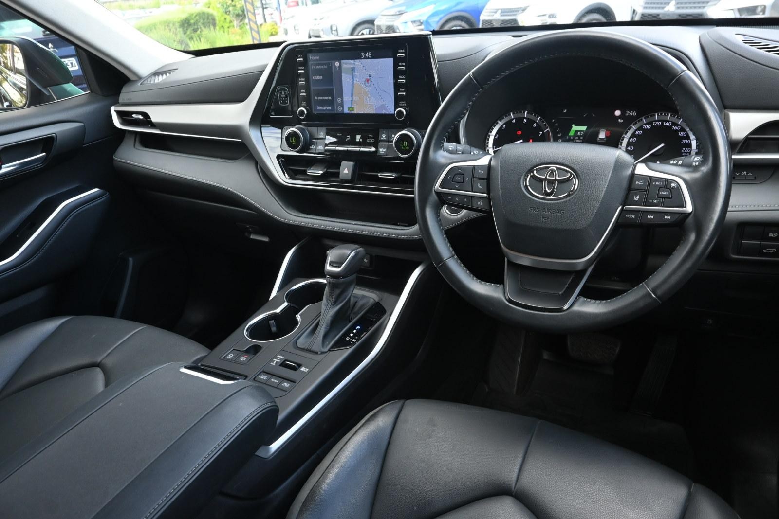 Toyota Kluger image 3