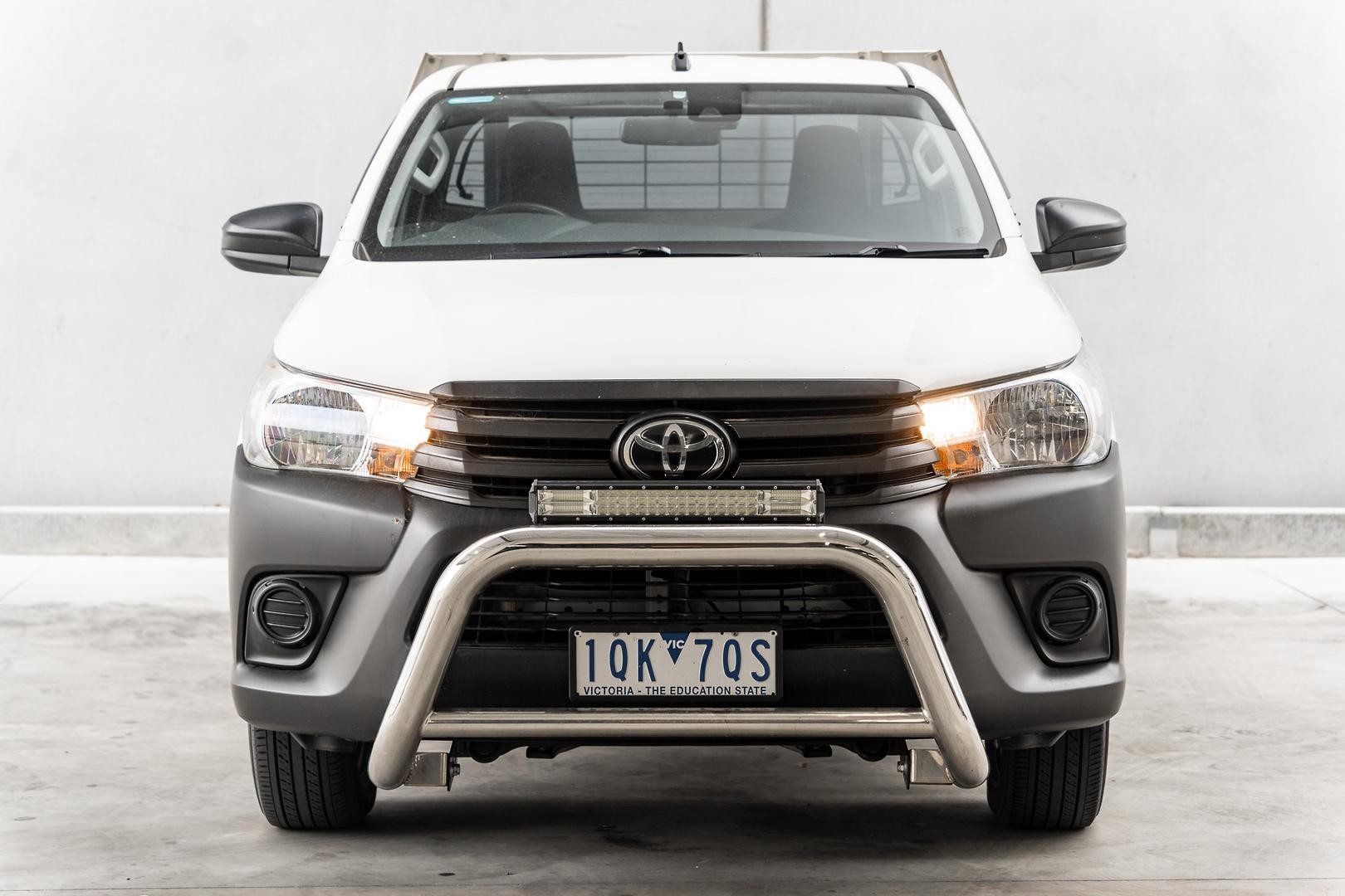 Toyota Hilux image 2