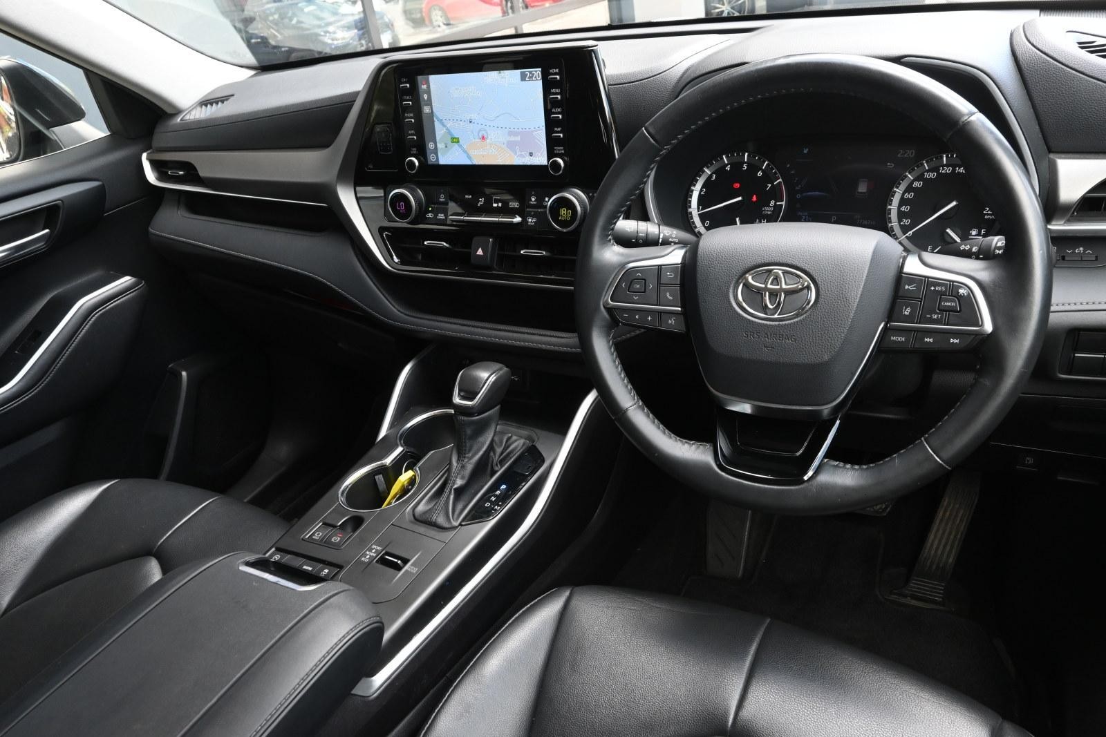 Toyota Kluger image 3