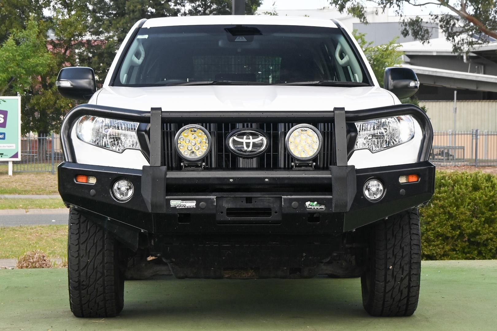 Toyota Landcruiser Prado image 2