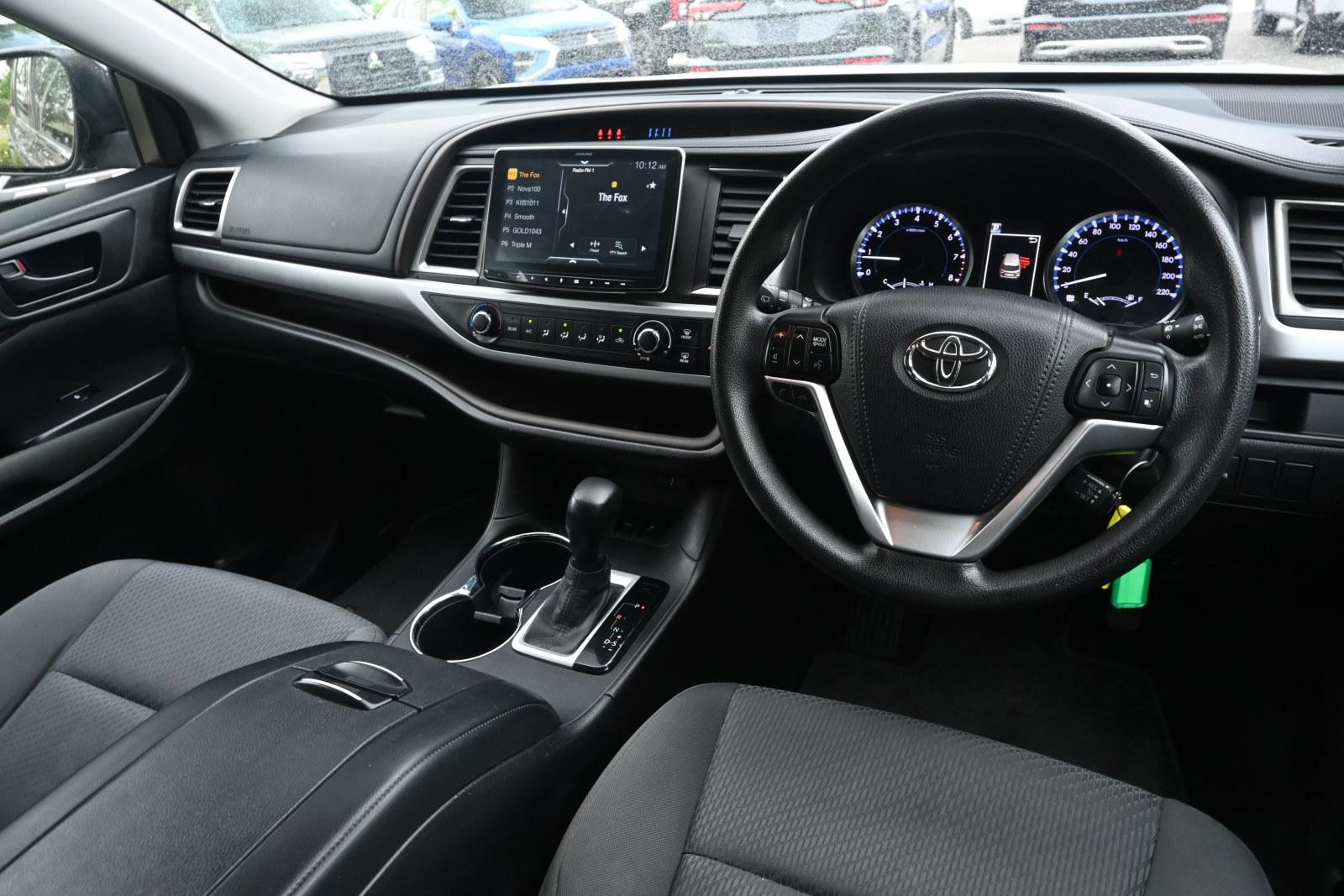 Toyota Kluger image 3