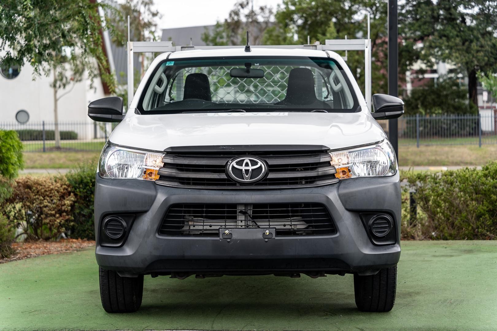 Toyota Hilux image 2