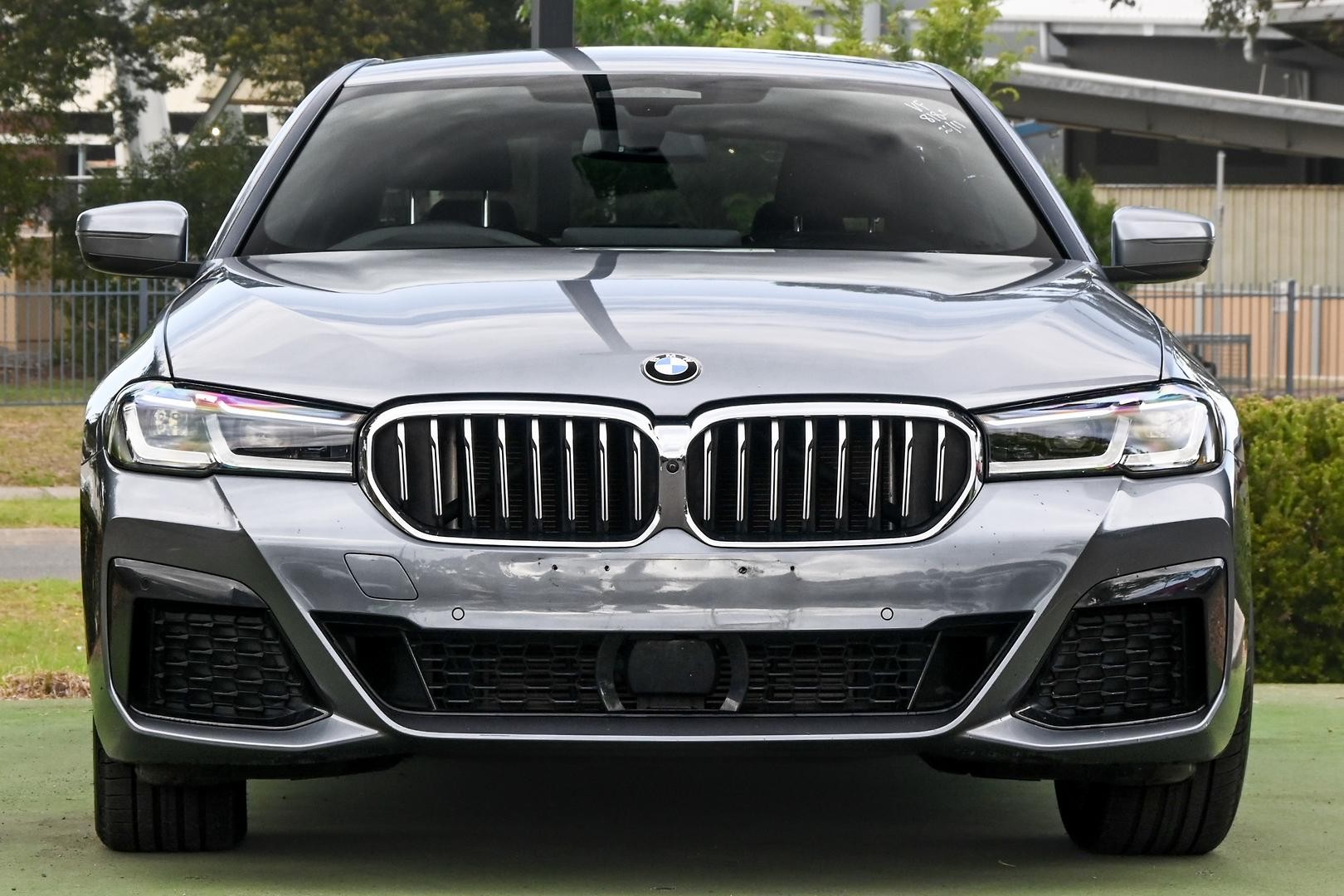 BMW 5 Series image 2