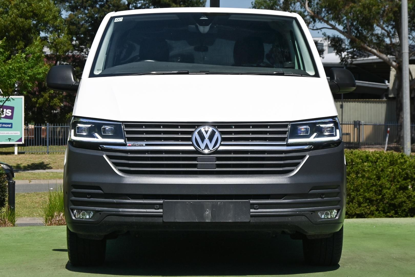 Volkswagen Transporter image 2