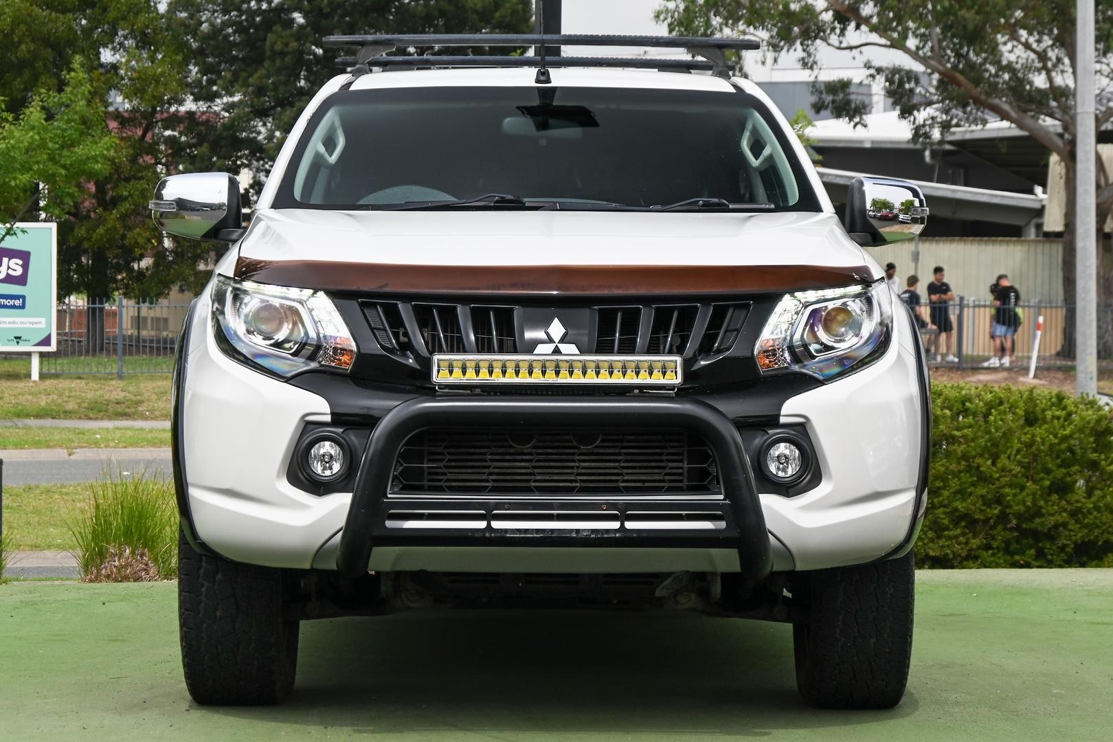 Mitsubishi Triton image 2