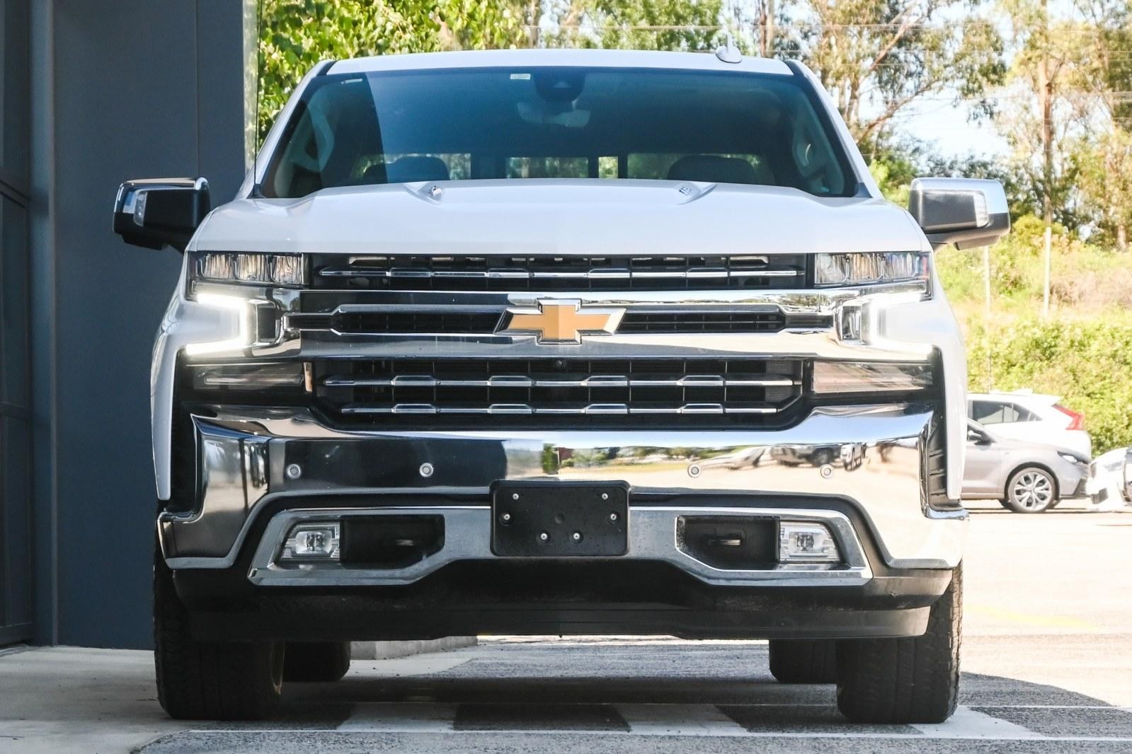 Chevrolet Silverado image 2