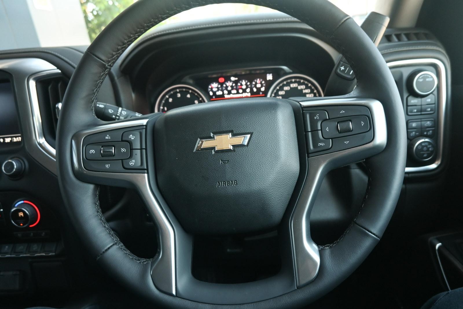 Chevrolet Silverado image 4