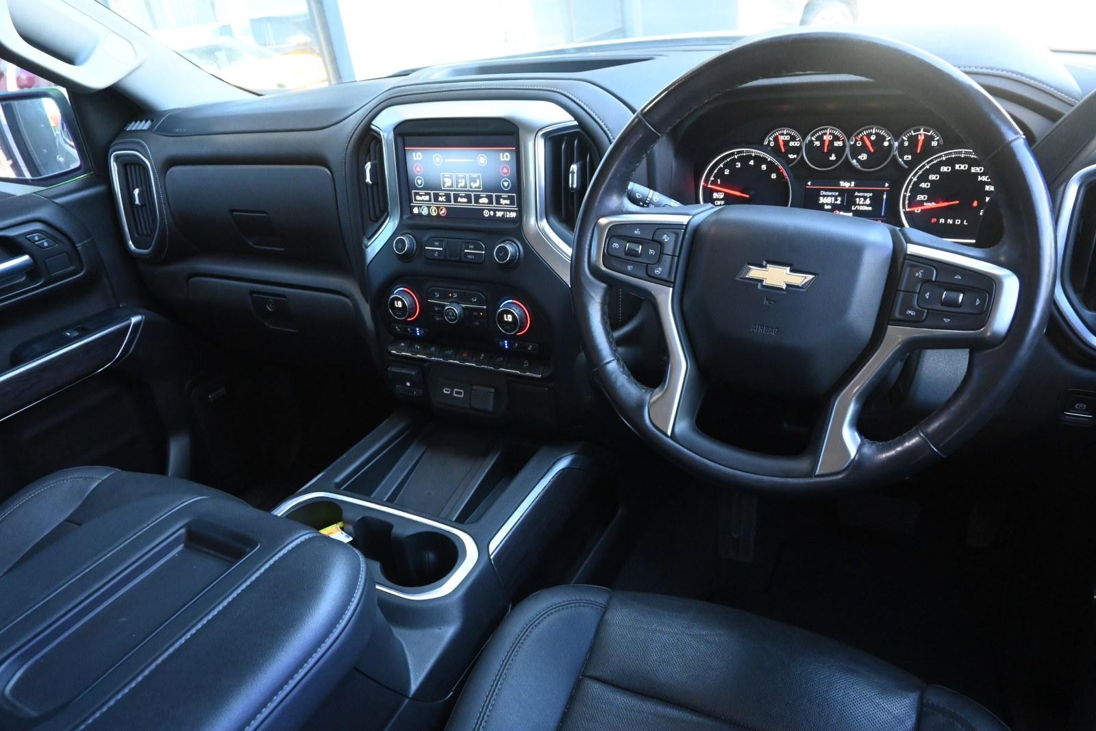 Chevrolet Silverado image 3