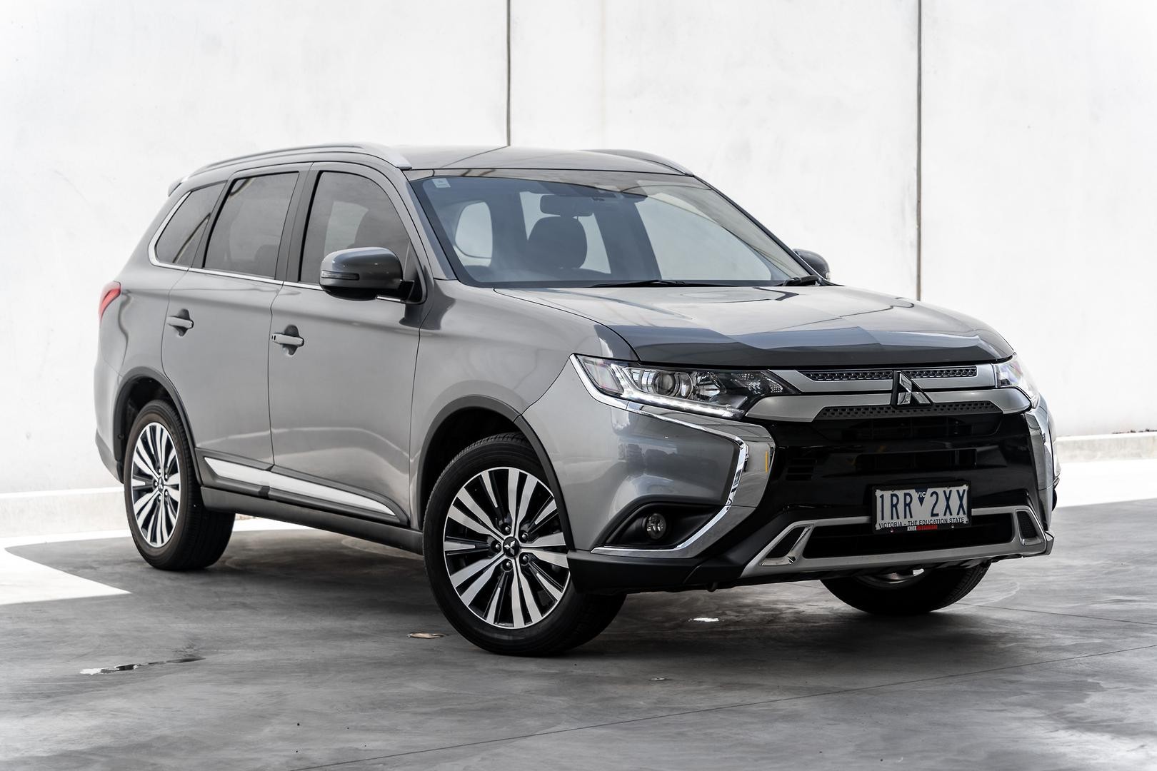 Mitsubishi Outlander image 1