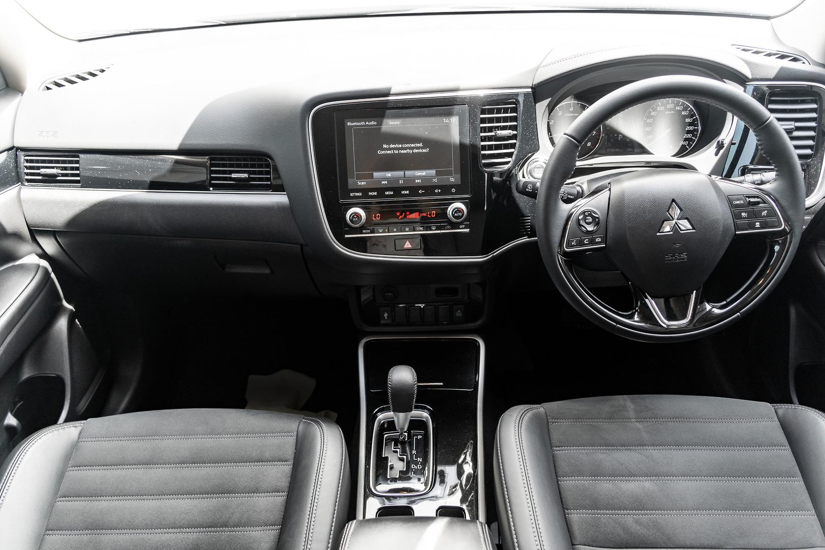 Mitsubishi Outlander image 3