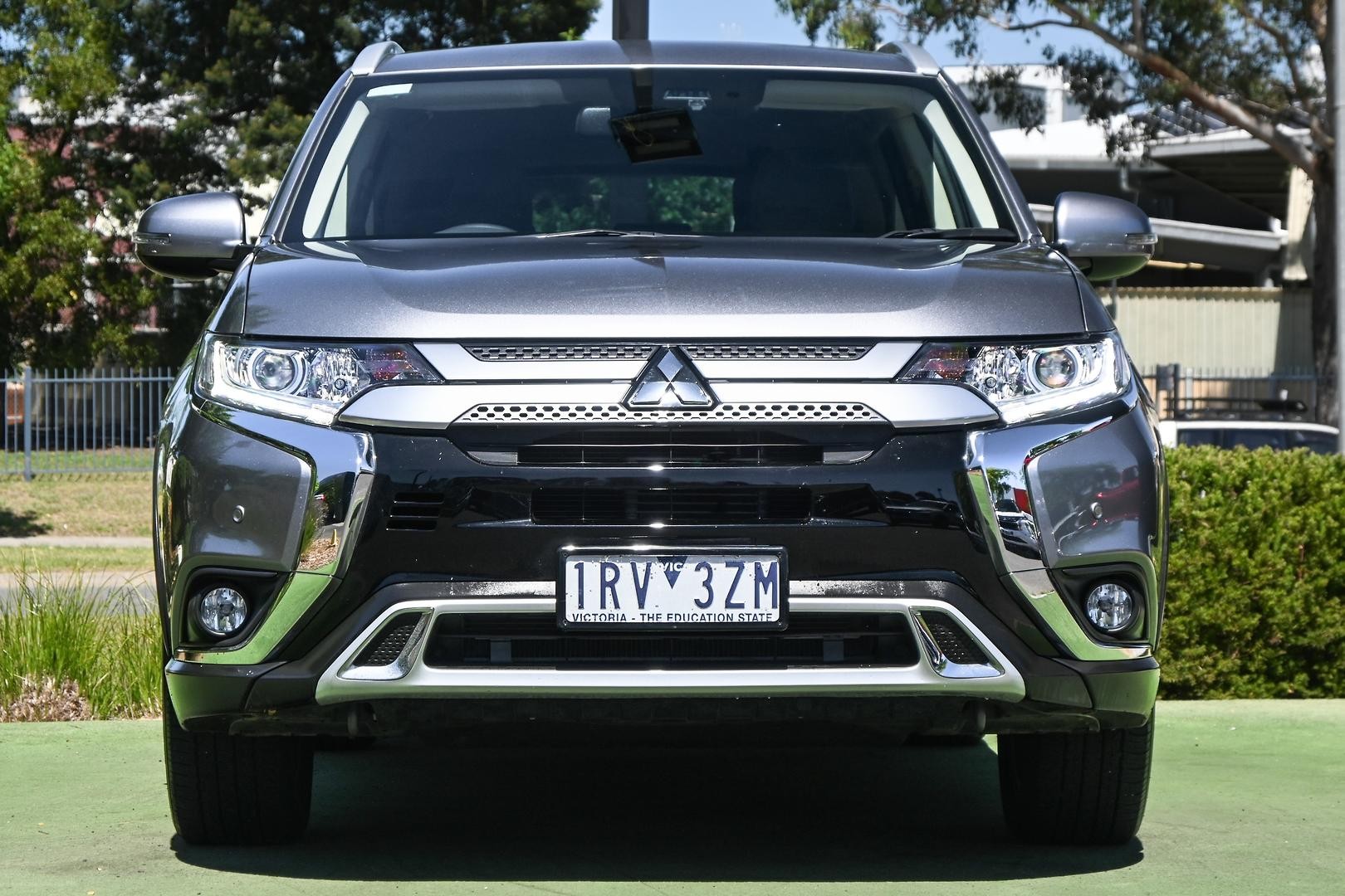 Mitsubishi Outlander image 2