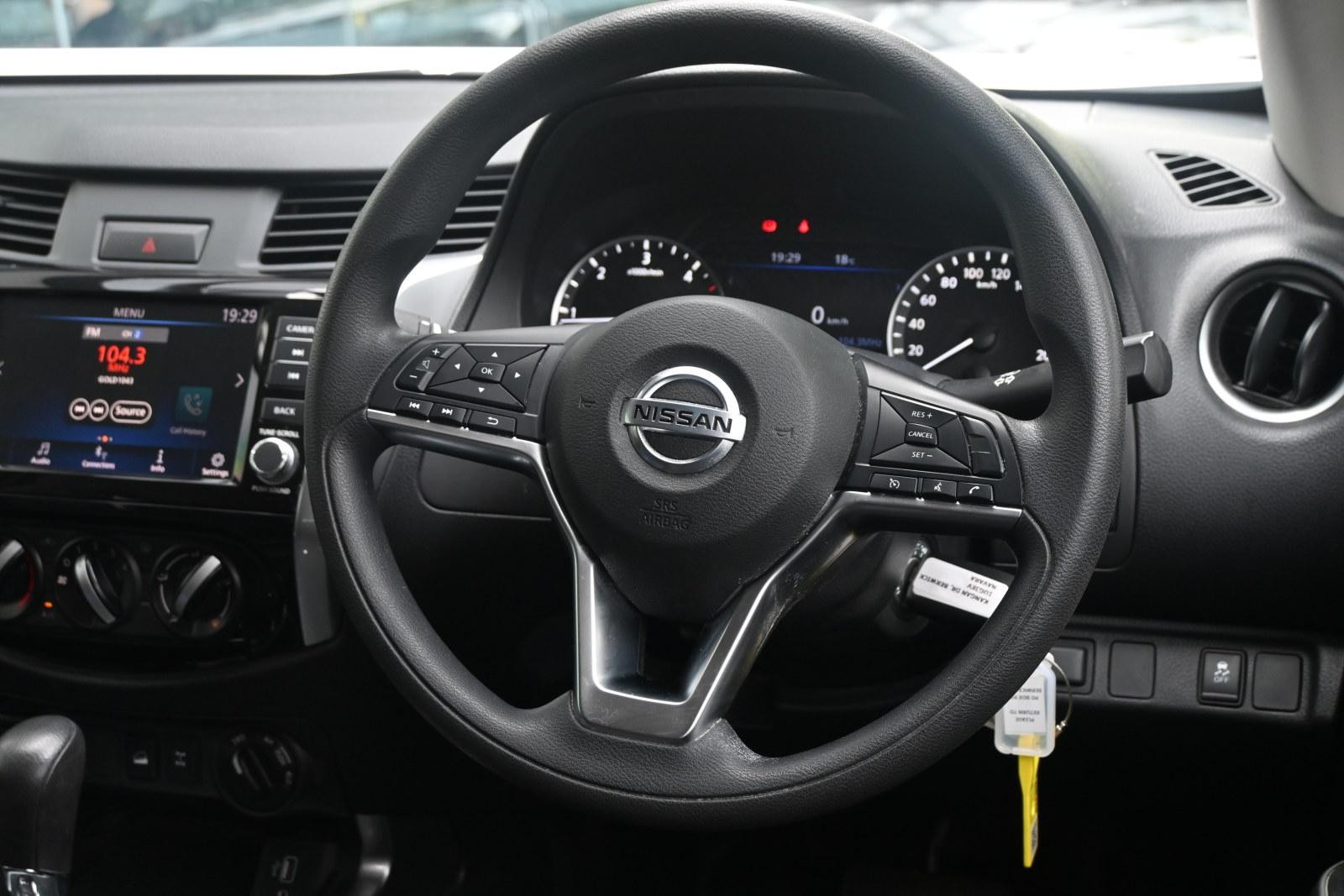 Nissan Navara image 4