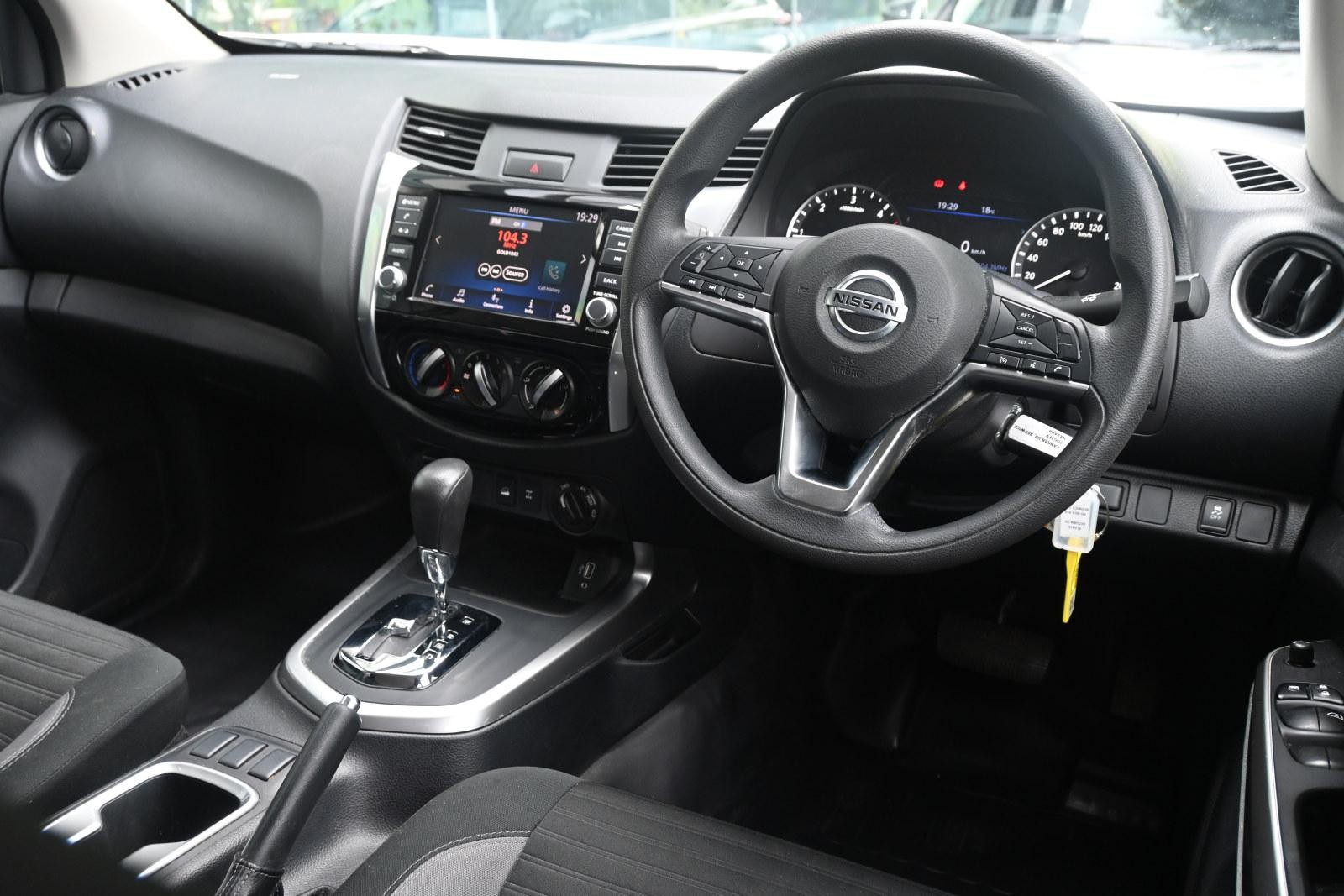 Nissan Navara image 3