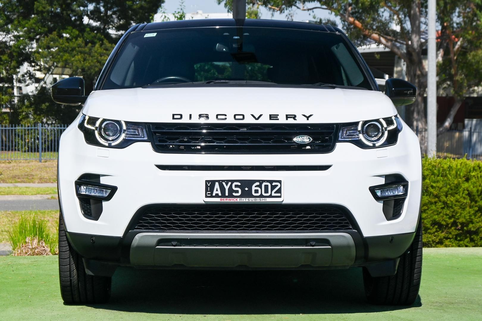 Land Rover Discovery Sport image 2