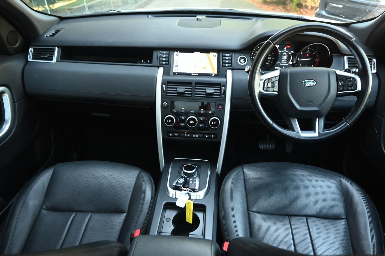 Land Rover Discovery Sport image 3