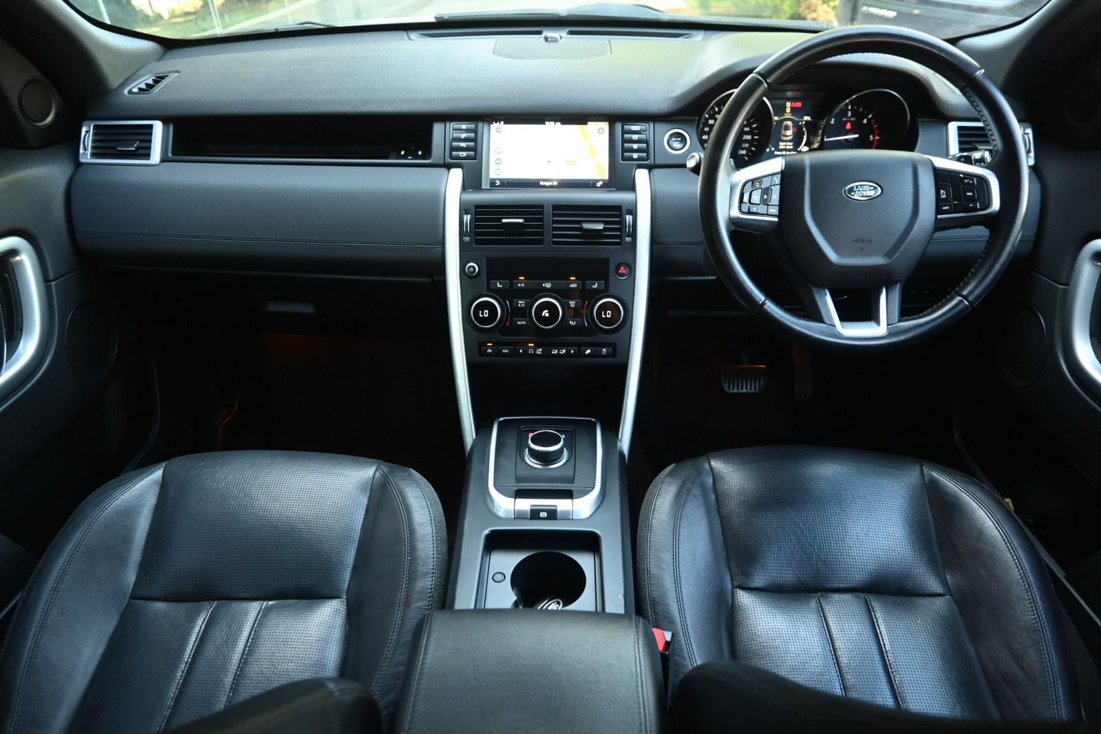 Land Rover Discovery Sport image 3