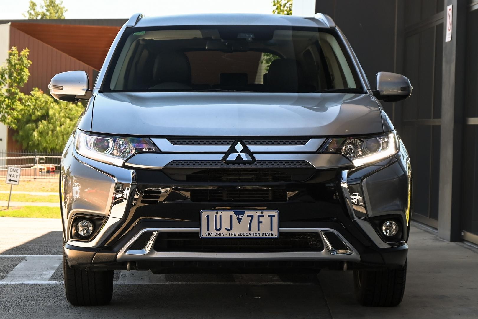 Mitsubishi Outlander image 2