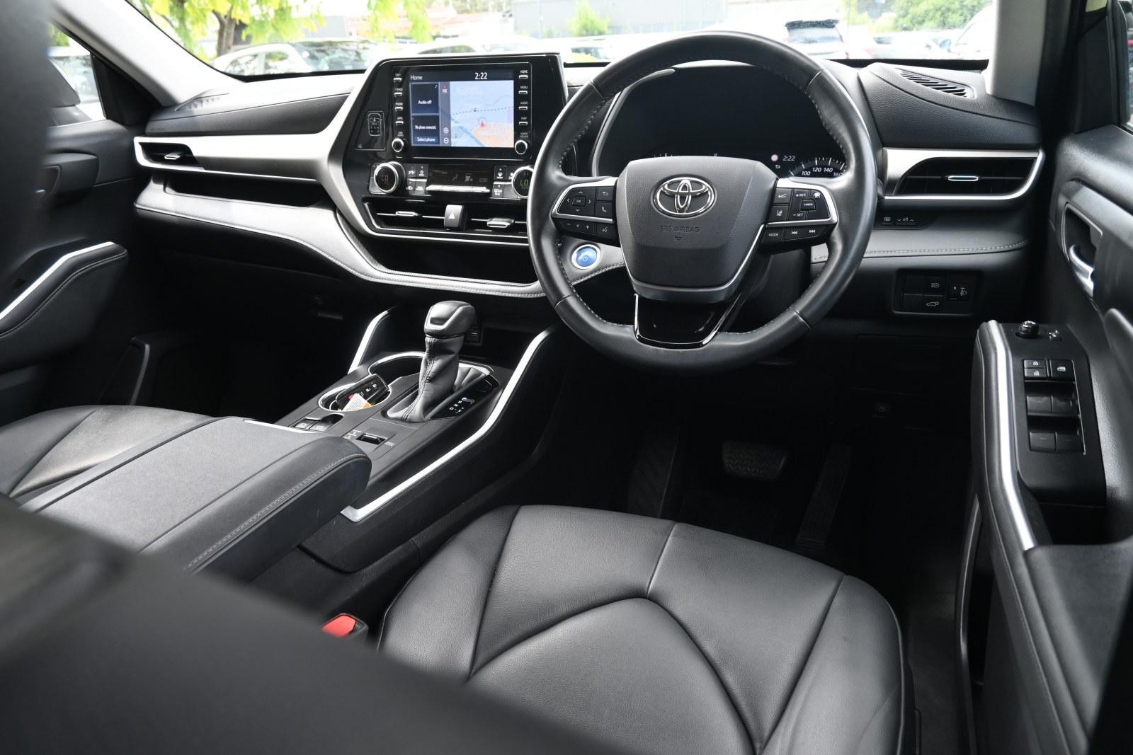 Toyota Kluger image 3