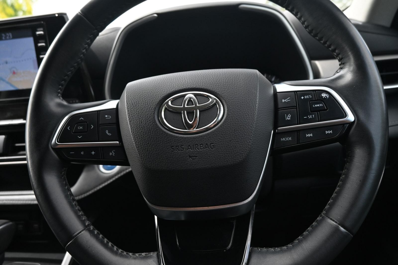 Toyota Kluger image 4