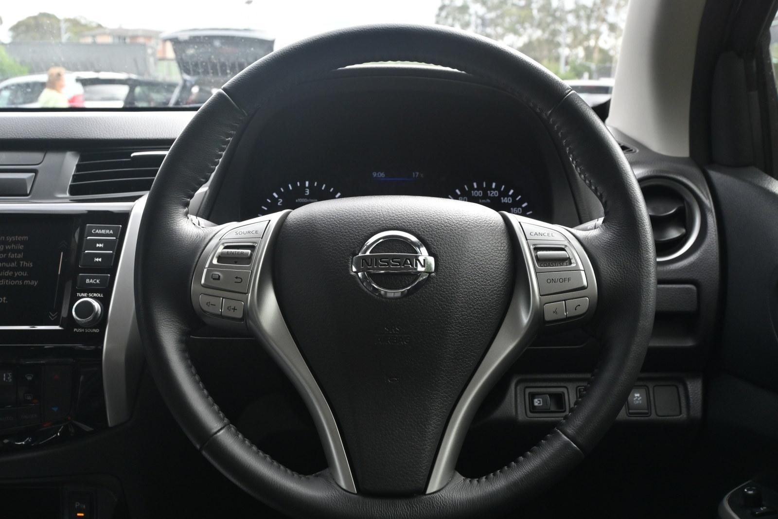 Nissan Navara image 4