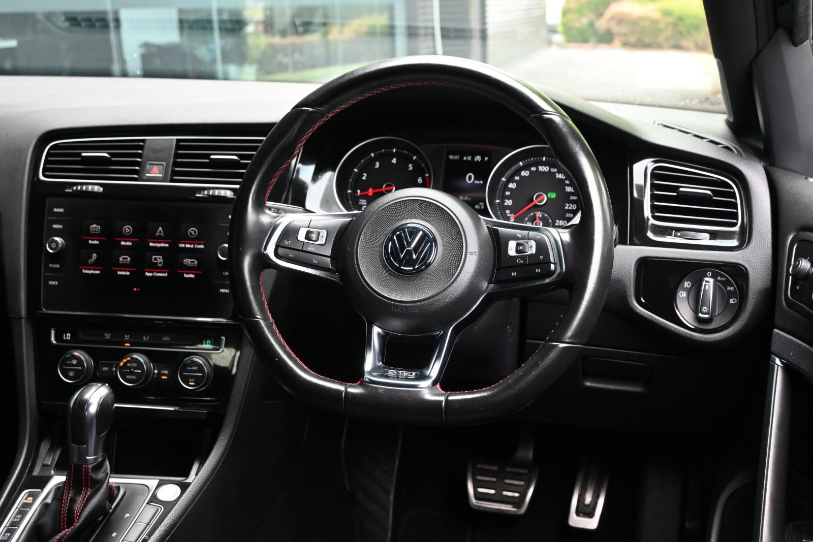 Volkswagen Golf image 4