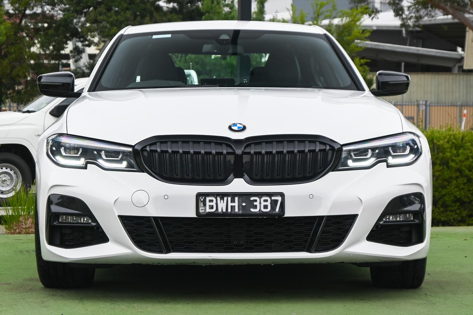 BMW 3 Series image 2