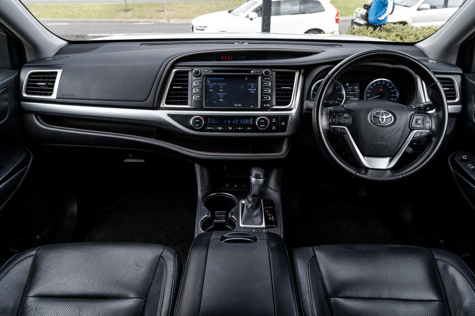 Toyota Kluger image 3