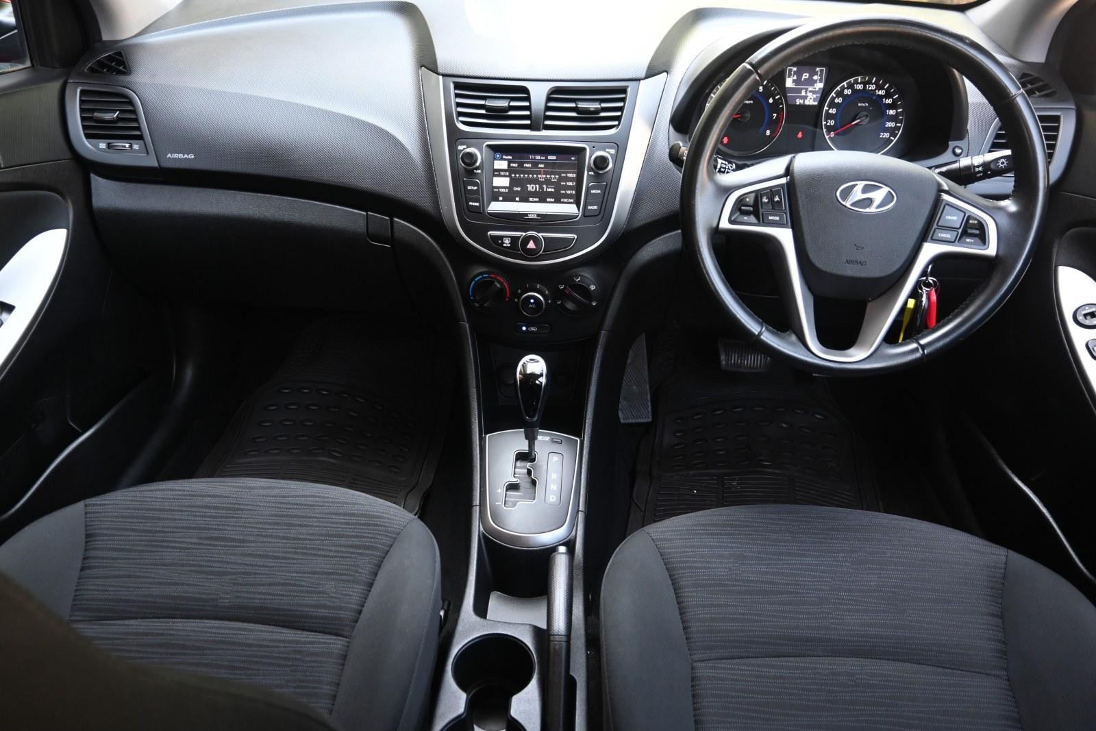 Hyundai Accent image 3