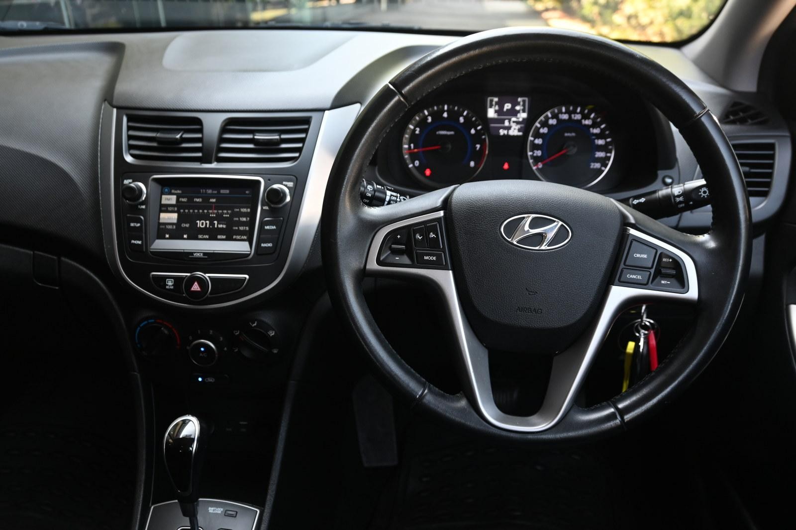 Hyundai Accent image 4