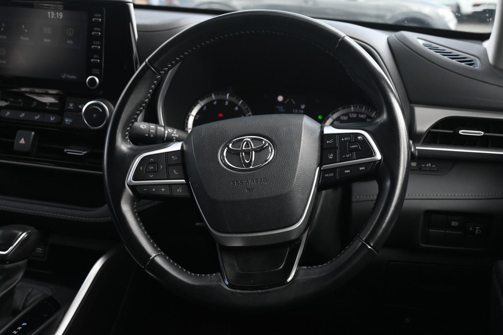 Toyota Kluger image 4